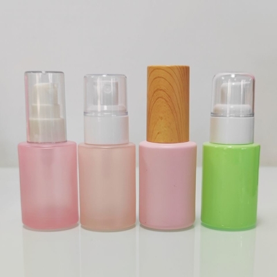 Una bottiglia cosmetica multicolore della crema di Bb della bottiglia della pompa dell'oncia